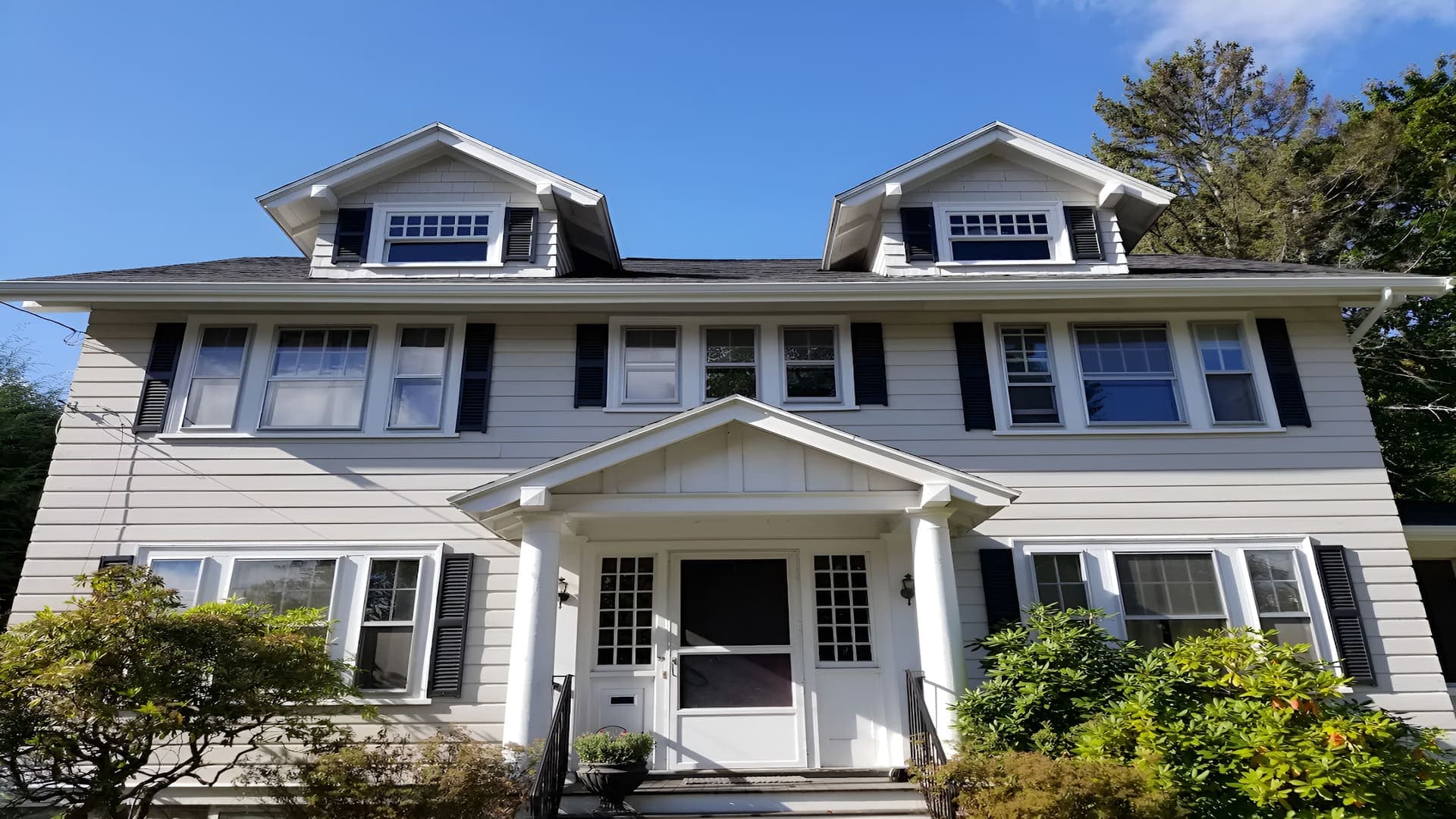 Commonwealth Roofing and Siding, LLC